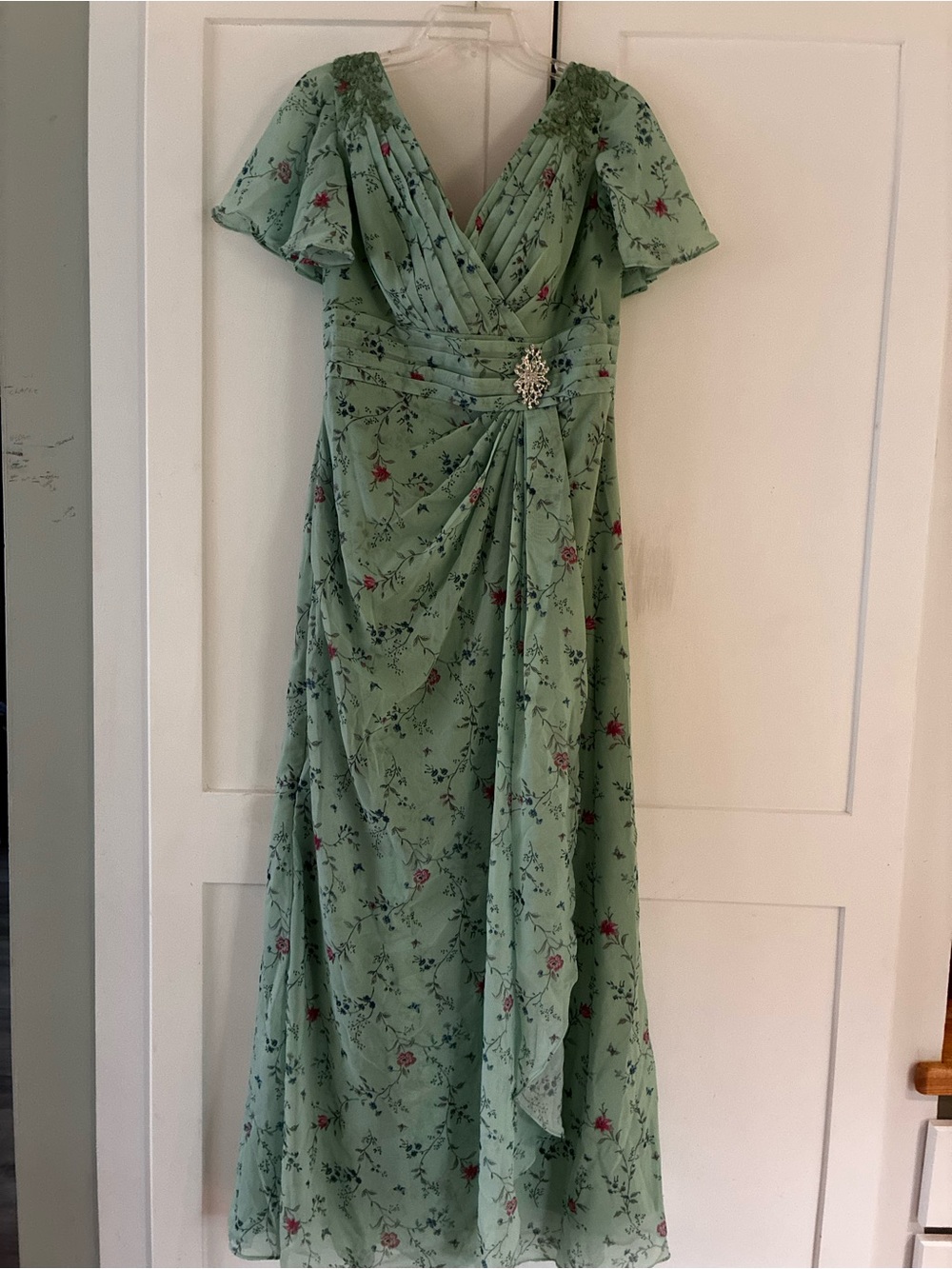 New Green Floral V-Neck Evening Dress with Brooch Detail, 12 mother of bride